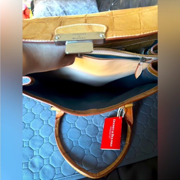 NWT Dooney & Bourke lock handbag - Picture 2 of 6